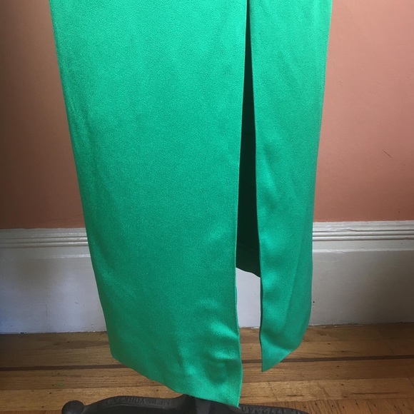 Green Satiny Alexander McQueen Gown with Jeweled Neckline - Italian Size 40 - Picture 6 of 9
